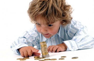 Este bine să dăm bani de buzunar copiilor?